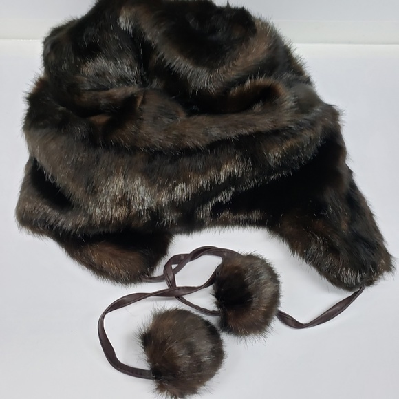 Womens Dark Brown  Faux Fur Quality Made Hat With Ear Flaps Ties And Pom Poms - Picture 2 of 3